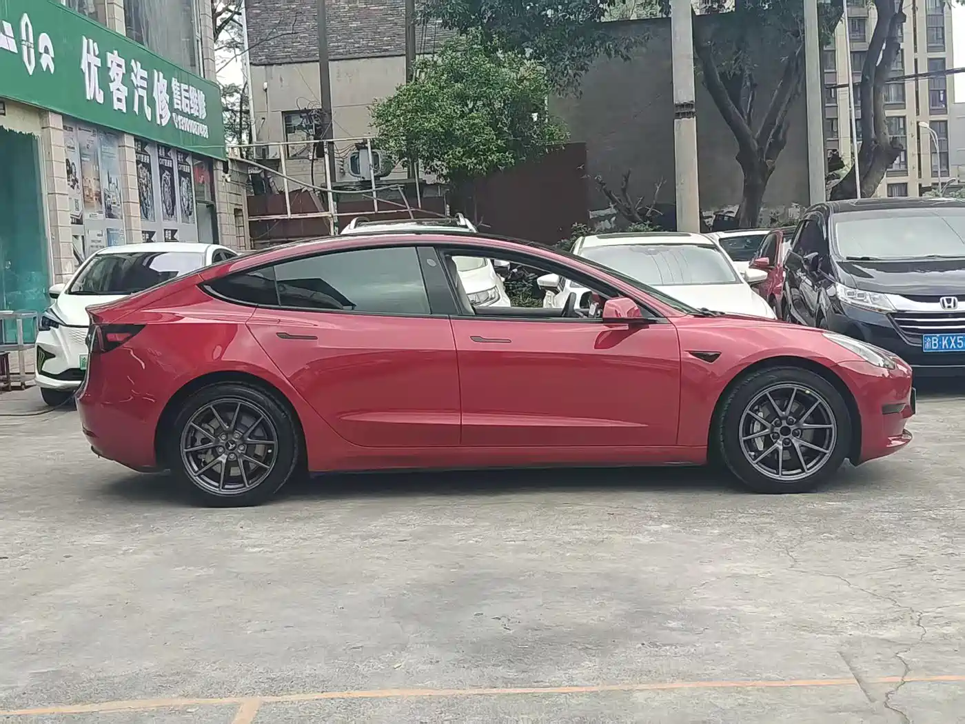 TESLA MODEL 3