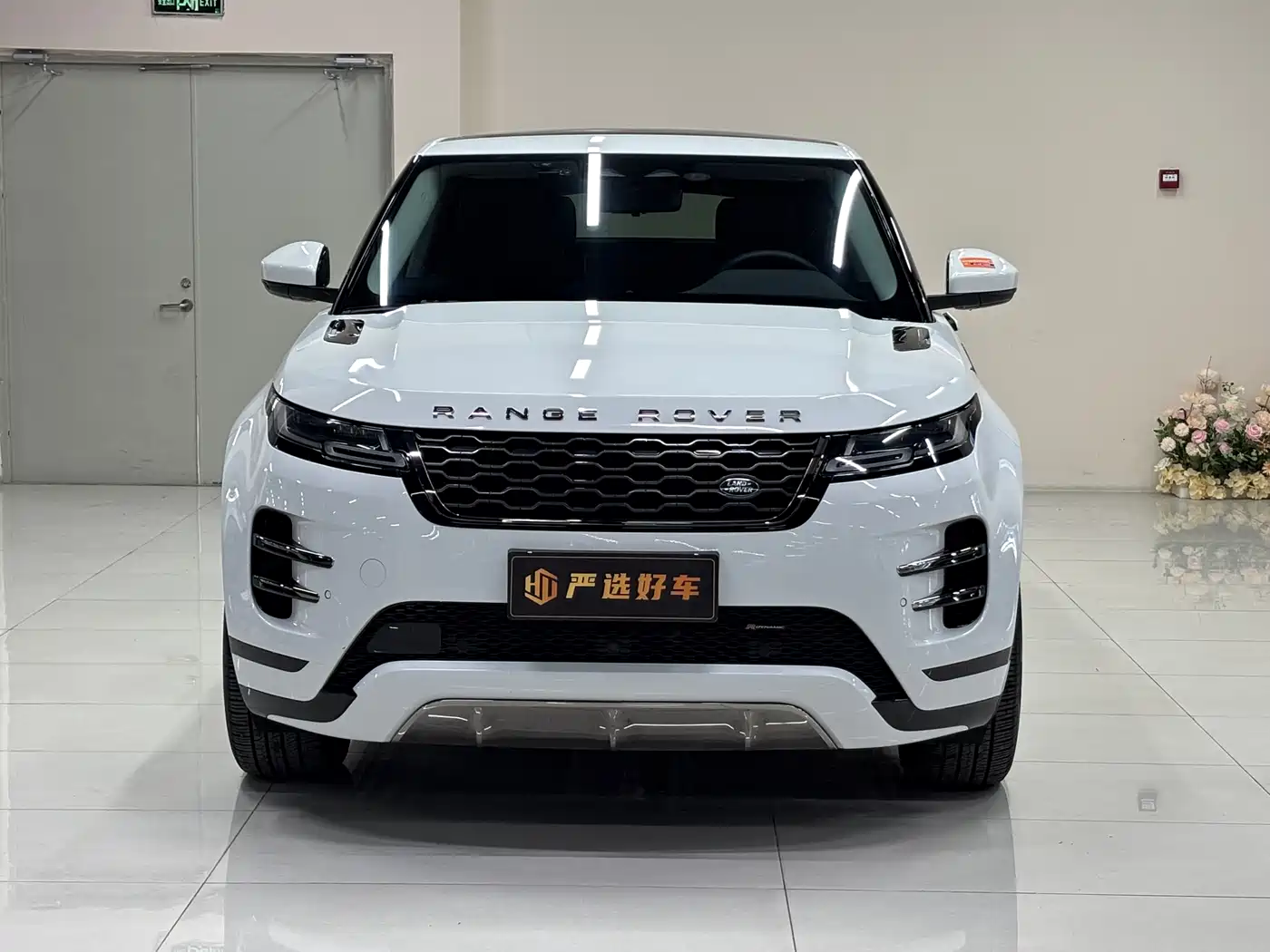Land Rover Range Rover Evoque 2022 Range Rover Evoque L 249PS R-Dynamic Luxury Edition фото 2