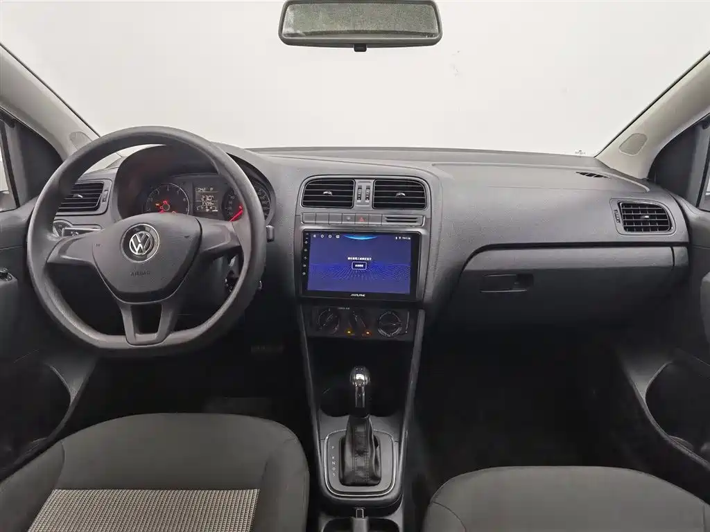 Volkswagen Polo 2016 1.4L Automatic Trend фото 5