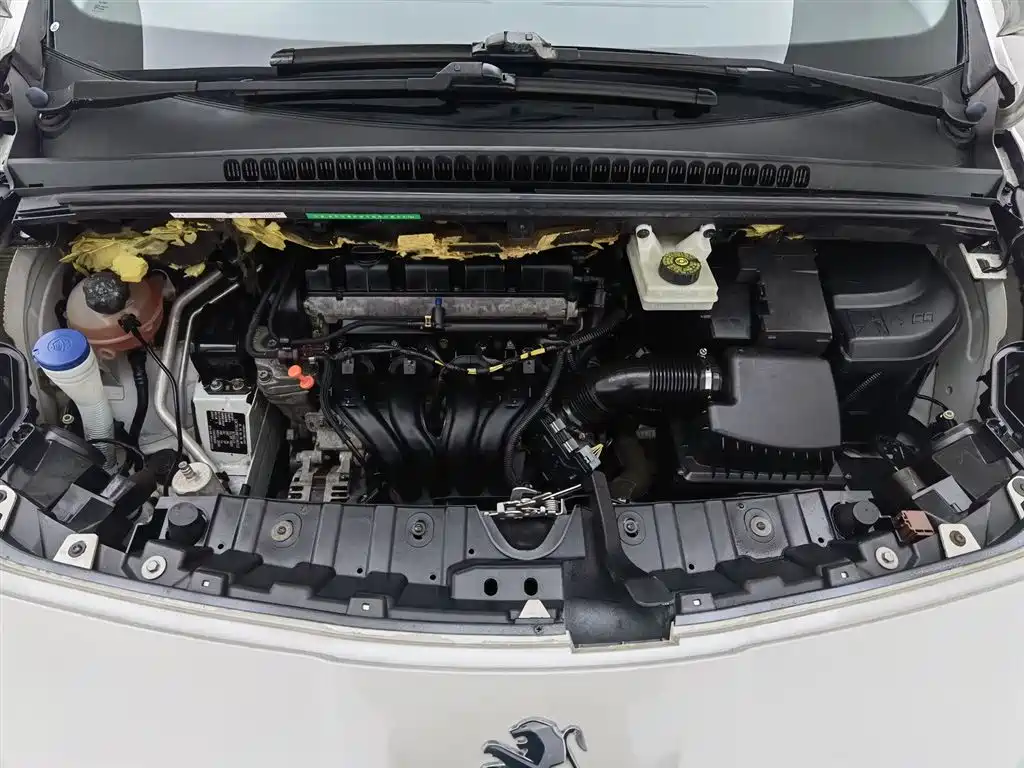 Peugeot 3008 2015 2.0L Automatic Classic Edition фото 6