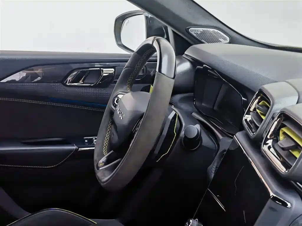 Lynk & Co 03 2021 03+ 2.0TD Auto Wind Rider Edition фото 22