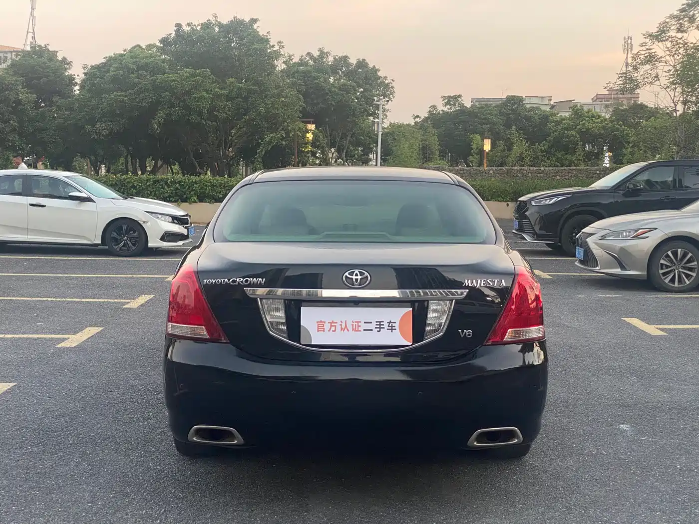 Toyota Crown 2010 2.5L Royal Leather Edition фото 4