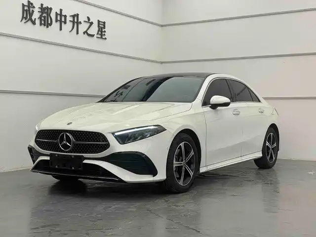 Mercedes-Benz A-Class 2024 A 200 L Fashion Edition — фото 1