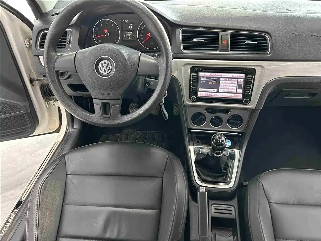 Volkswagen Lavida 2015 1.6L Manual Comfort Edition фото 10