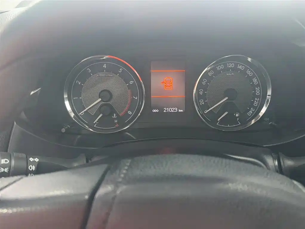 Toyota Corolla 2014 1.6L CVT GL-i фото 11