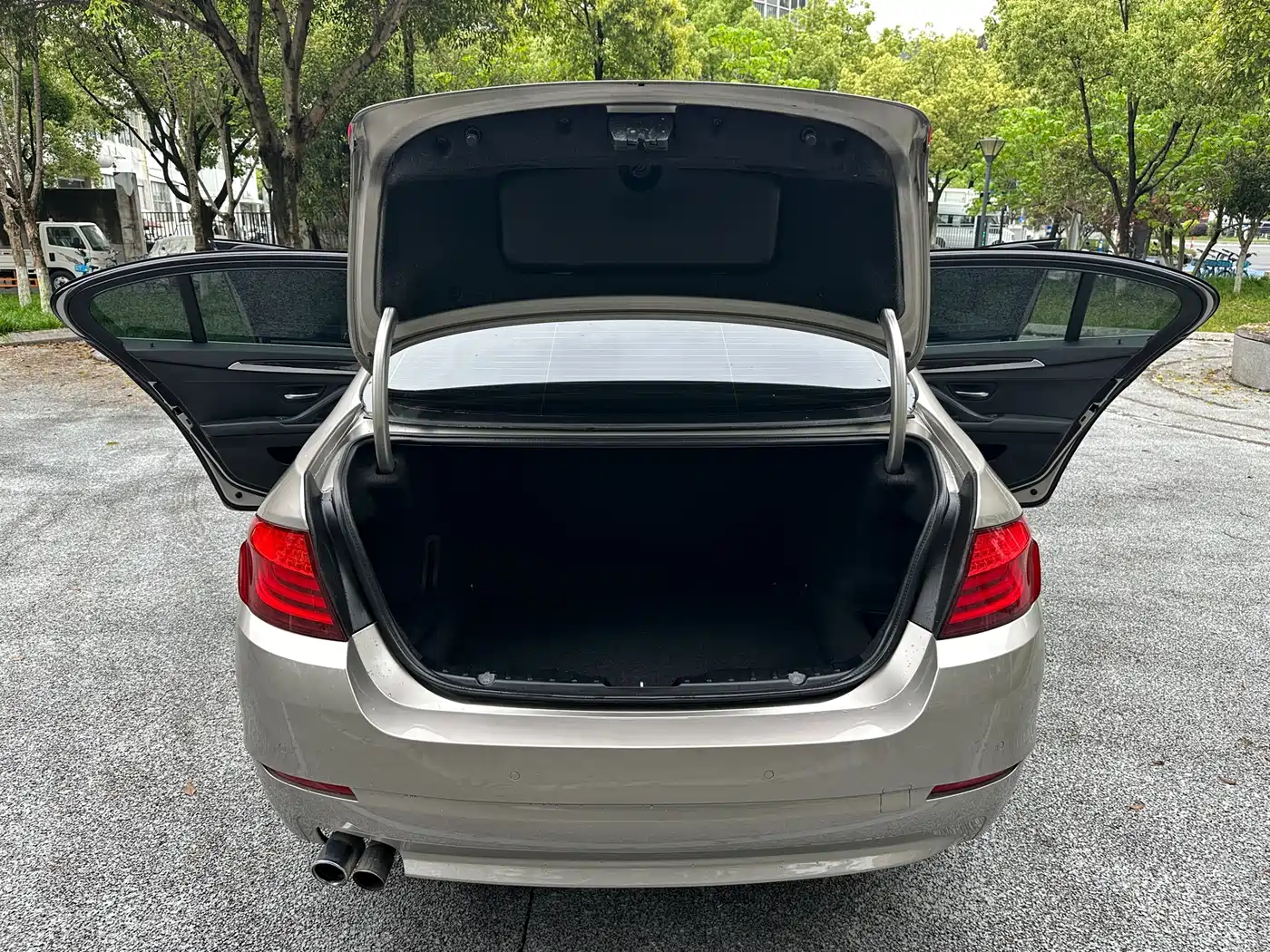 BMW 5 Series 2012 523Li Luxury фото 11