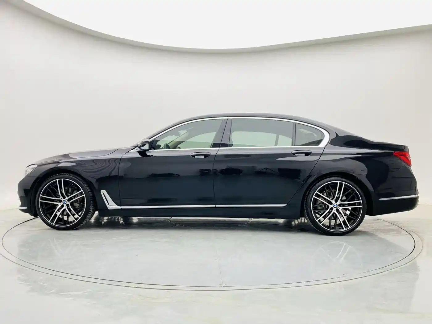 BMW 7 Series 2018 730Li Leading Type Excellence Package фото 11