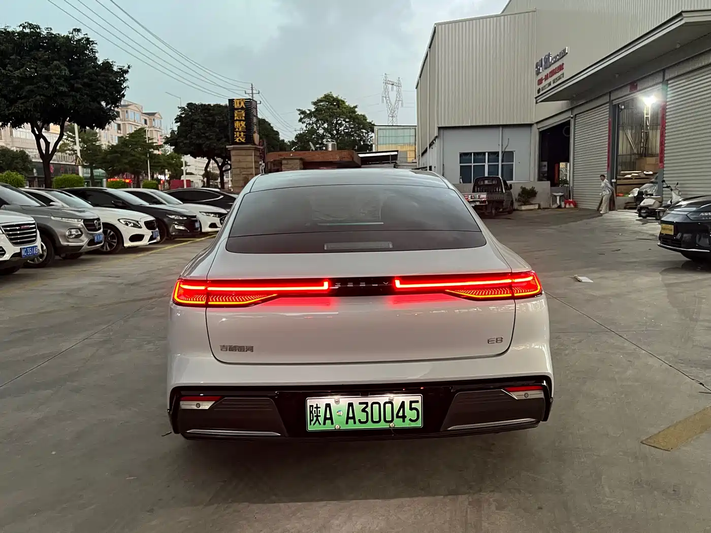 Geely Galaxy Galaxy E8 2025 700km Long Voyage Smart Drive Edition фото 8