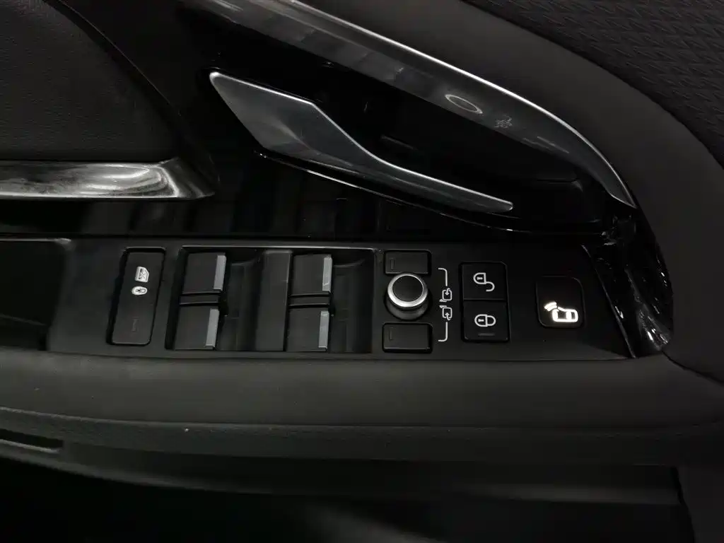 Land Rover Range Rover Evoque 2020 249PS R-DYNAMIC S Sport Edition фото 9