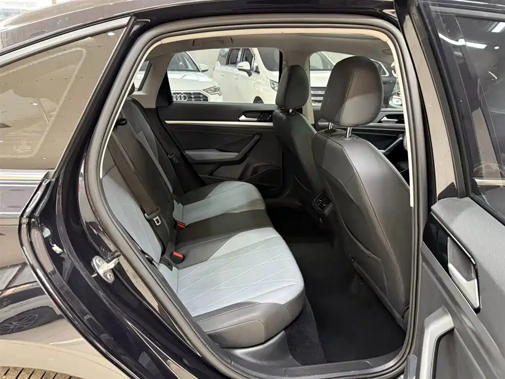 Volkswagen Lavida 2023 1.5L Automatic Starlight 5 Million Edition фото 14