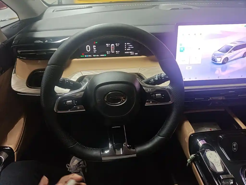 صورة 11 - GAC Trumpchi Trumpchi E8 NEV