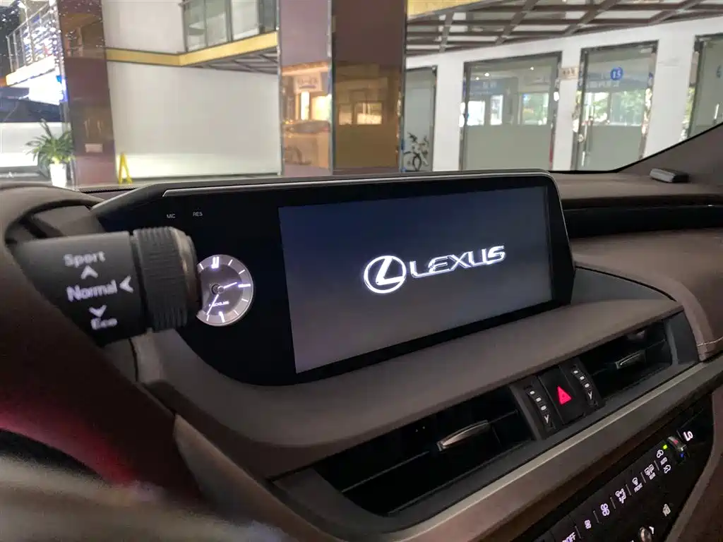 Lexus ES 2020 200 Excellence фото 9
