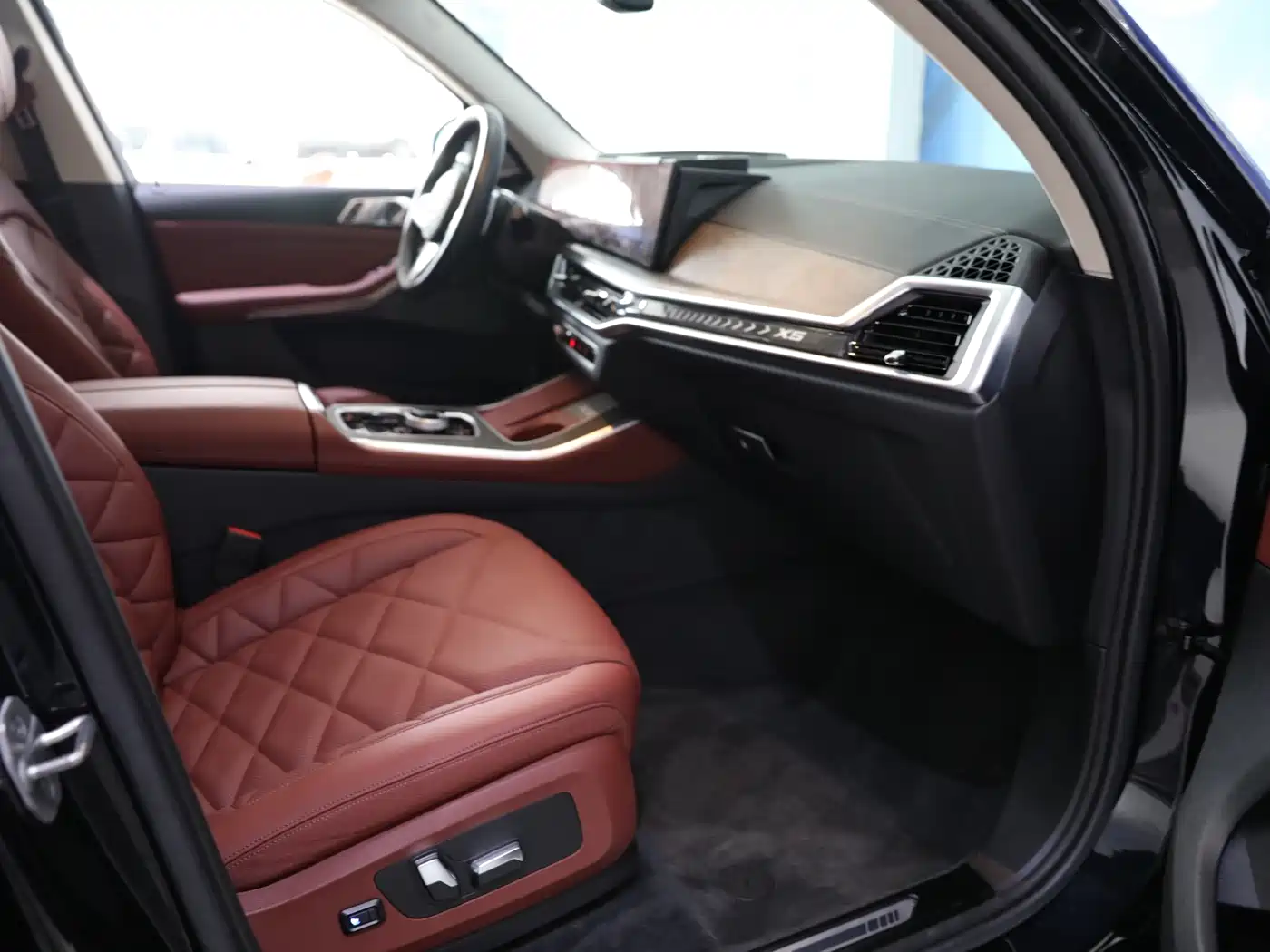BMW X5 2023 xDrive 30Li Premium M Sport Black Night Package фото 12