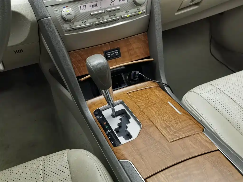 Toyota Camry 2011 200E Elite Sunroof Edition фото 13