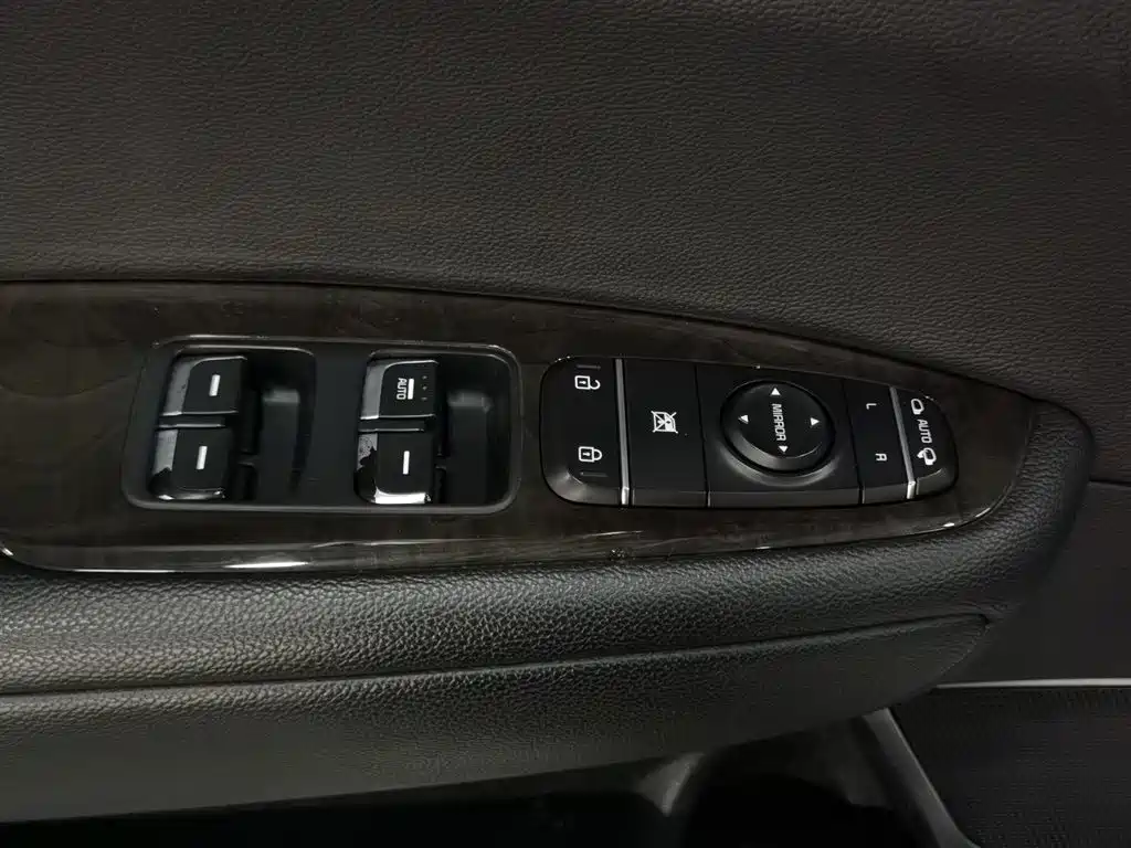 Kia K5 2016 2.0L Automatic LUX фото 9