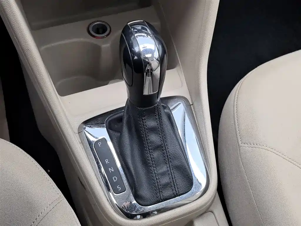 Volkswagen Jetta 2013 1.6L Automatic Comfort фото 13