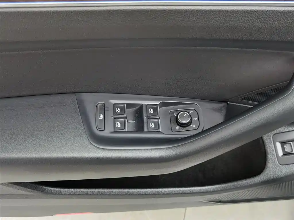 Volkswagen Magotan 2017 330TSI DSG Premium фото 9
