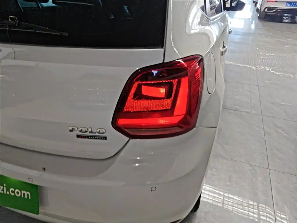 Volkswagen Polo 2014 1.6L Automatic Comfort Edition фото 8