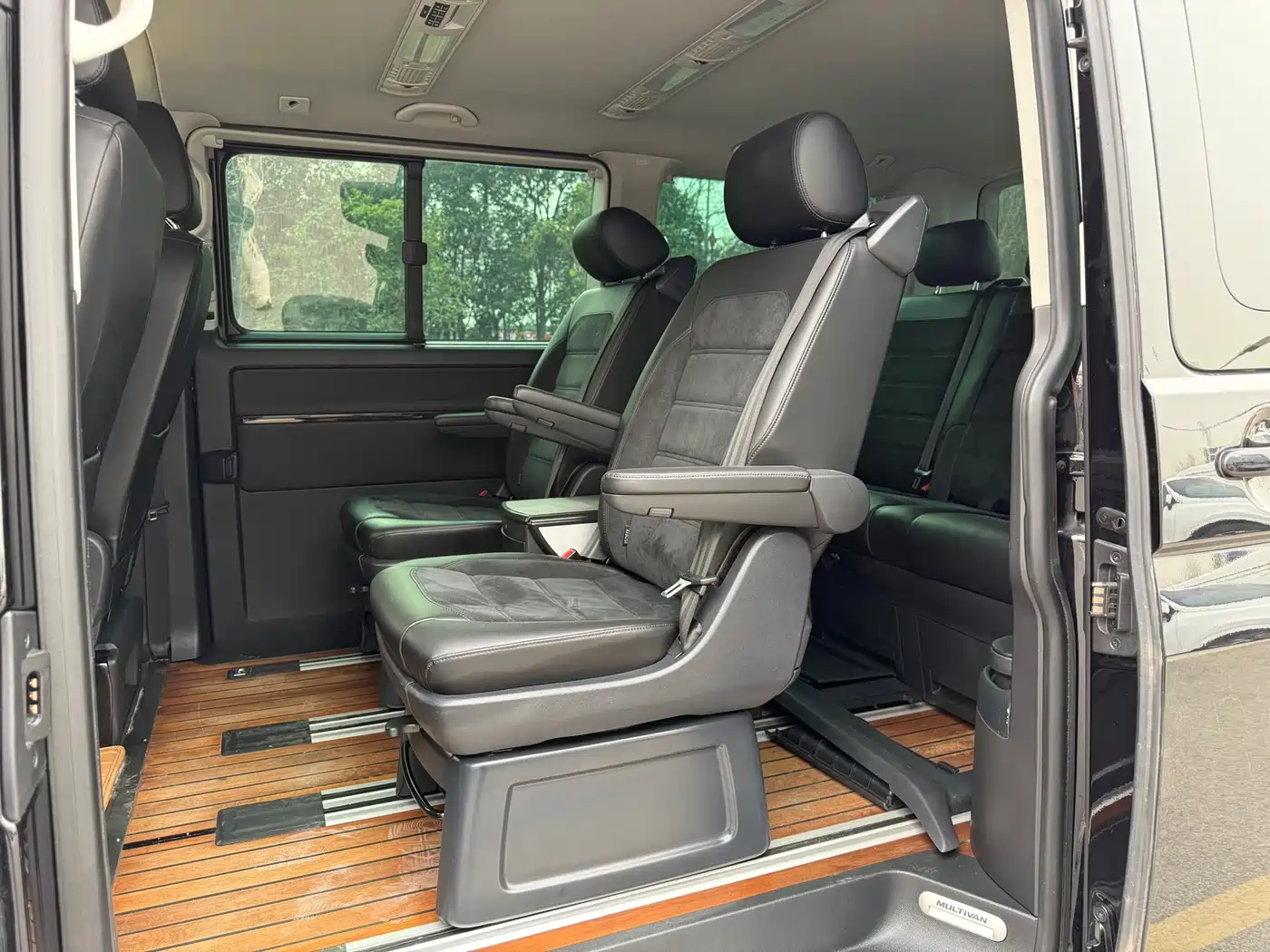 Volkswagen Multivan 2018 2.0TSI 4WD Premium Edition 7-Seater фото 9