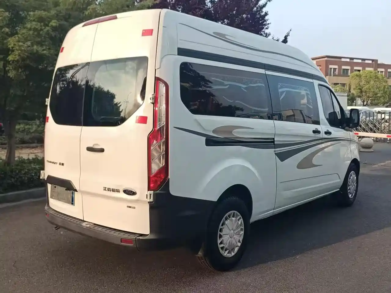 Ford Transit 2017 2017 2.0T Diesel Multi-Purpose Commercial Vehicle Medium Wheelbase Medium Roof China IV