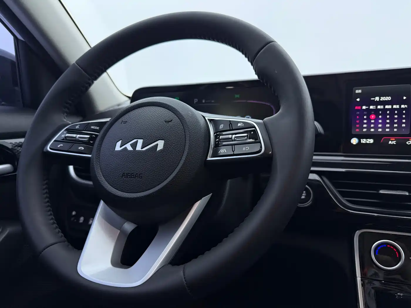 Kia Seltos 2023 1.5L CVT Luxury Edition фото 12