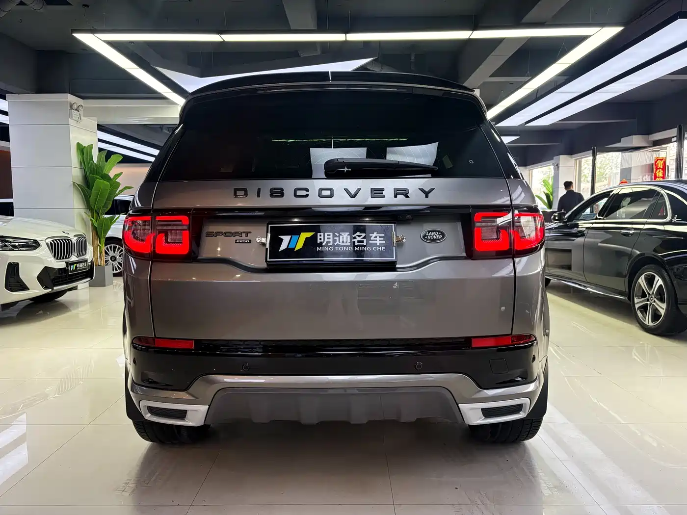 Land Rover Discovery Sport 2022 Model Facelift 249PS R-Dynamic S Performance Edition 5-seater фото 3