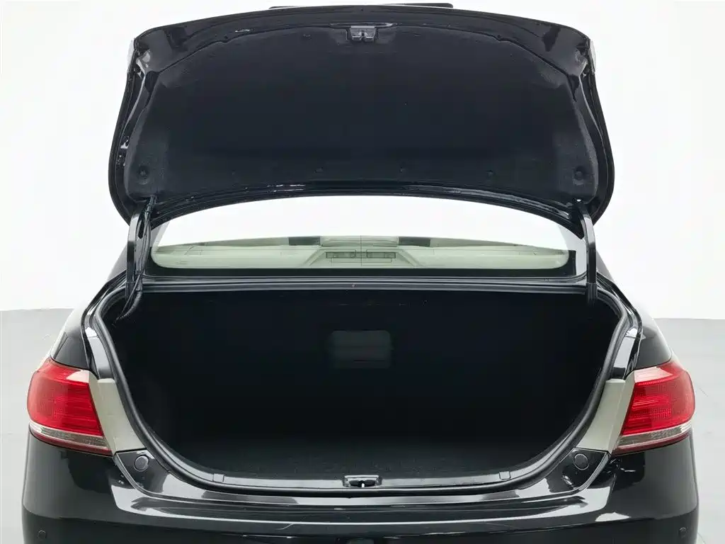 Toyota Camry 2011 200E Elite Sunroof Edition фото 16