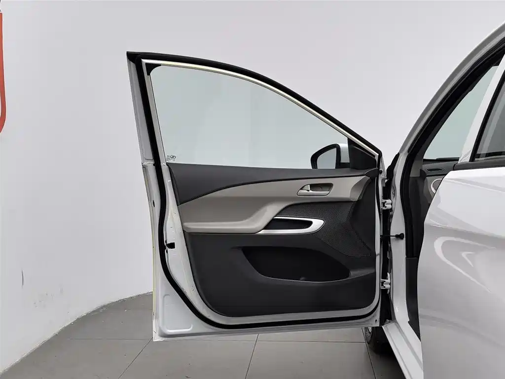 Chevrolet Sail 2015 Sail 3 1.5L Manual Ideal Sunroof Edition фото 8