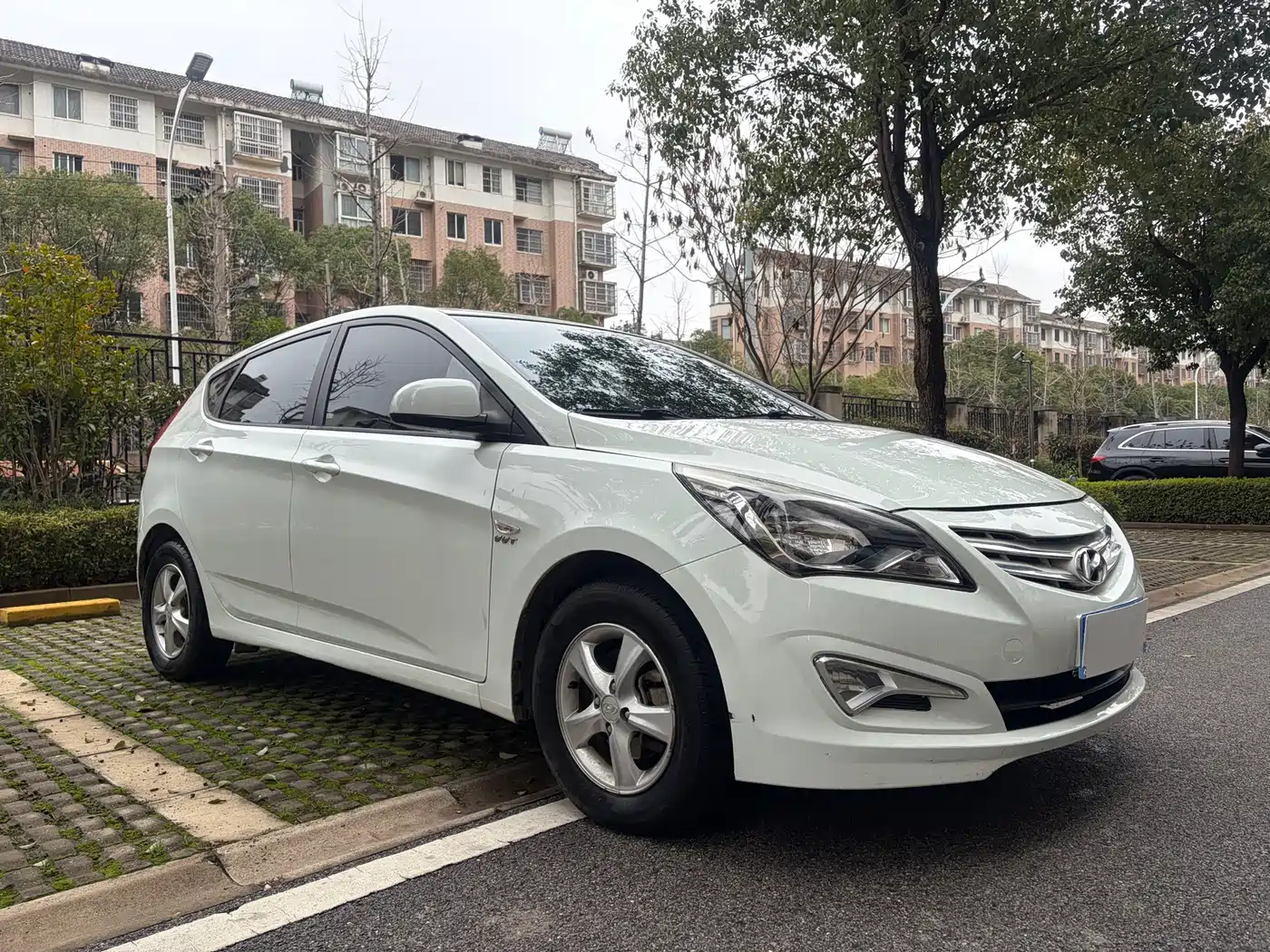 Hyundai Reina 2014 1.4L Manual GLX фото 2