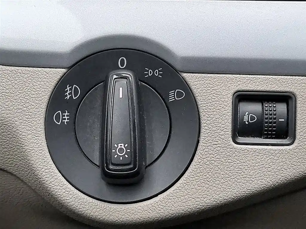 Volkswagen Jetta 2013 1.6L Automatic Comfort фото 21
