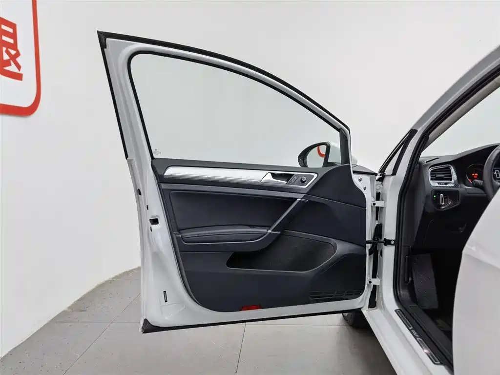 Volkswagen Golf 2018 1.6L Automatic Comfort фото 8