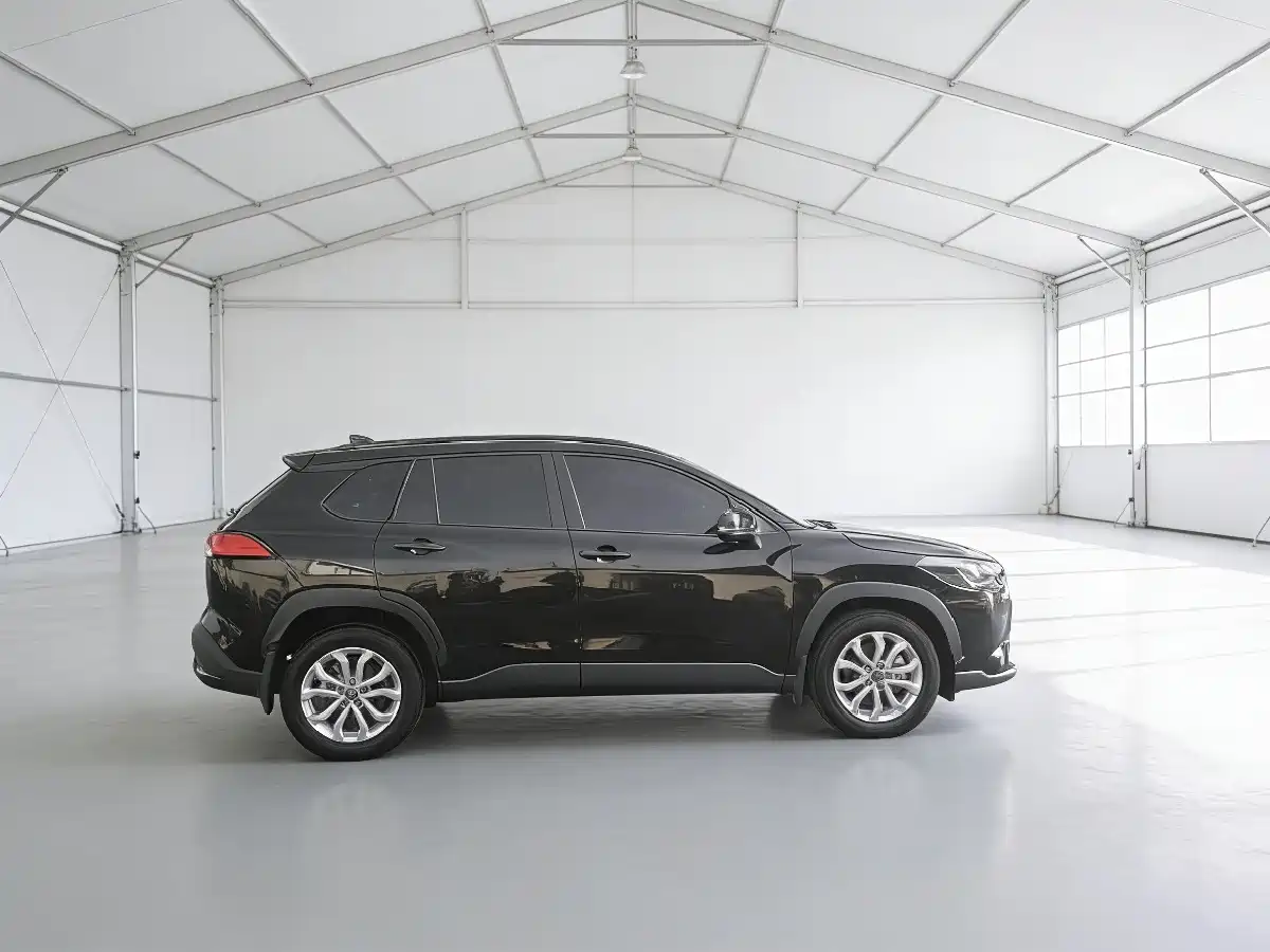 Toyota Frontlander 2023 2.0L CVT Leading Edition фото 4