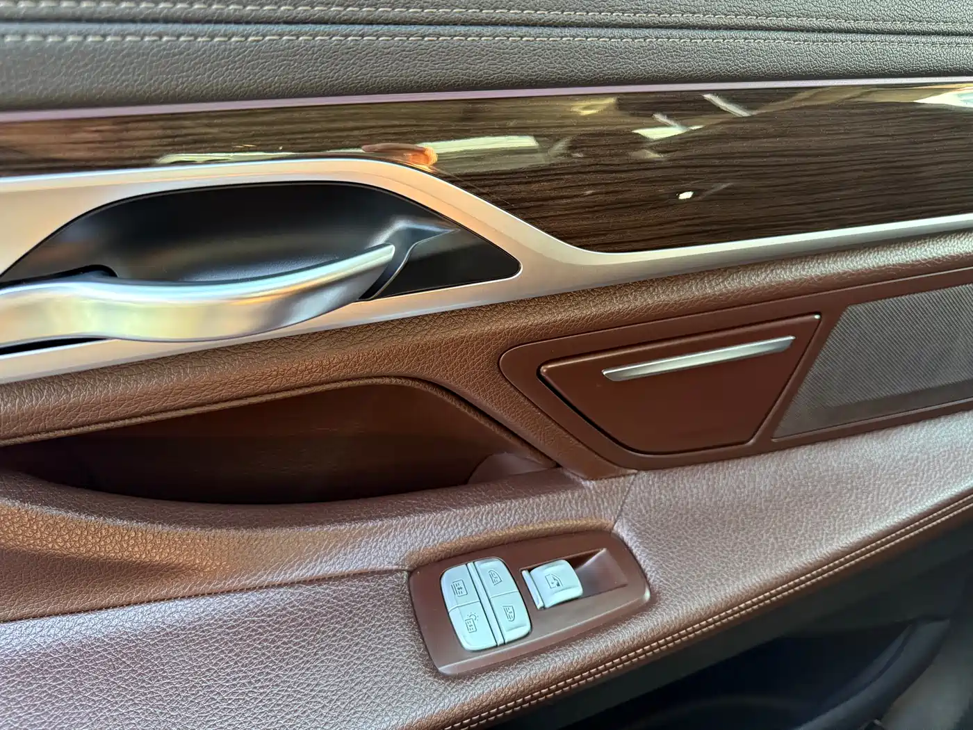 BMW 7 Series 2016 730Li Leading фото 24