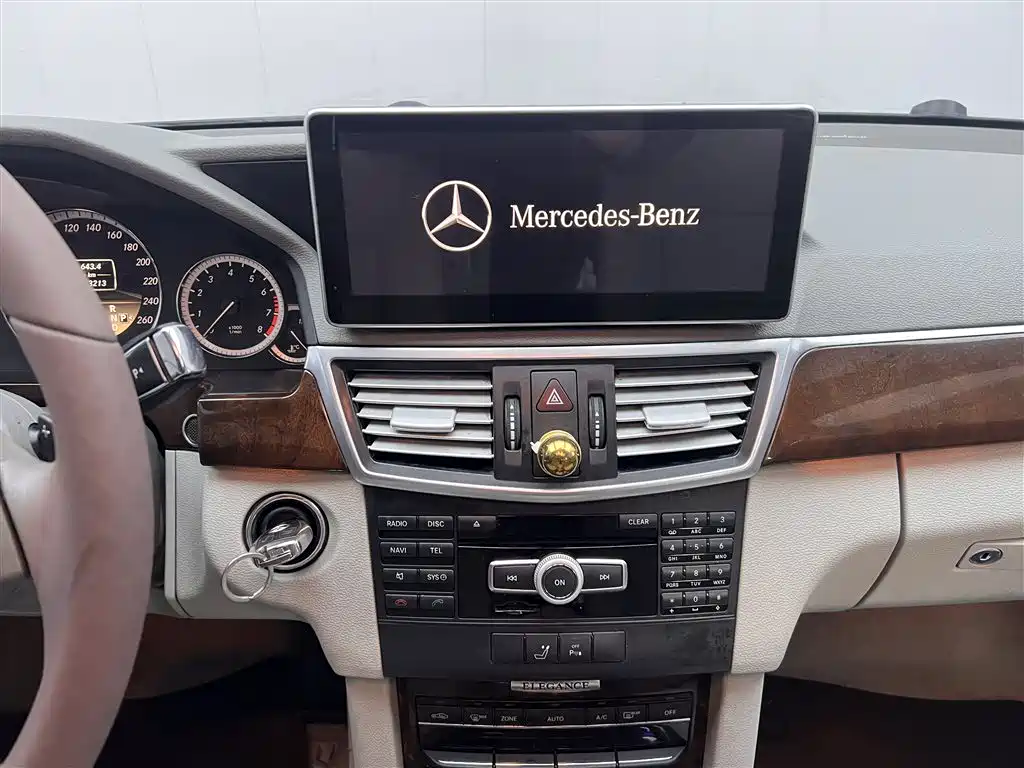 Mercedes-Benz E-Class 2012 E 200 L CGI Elegance фото 23