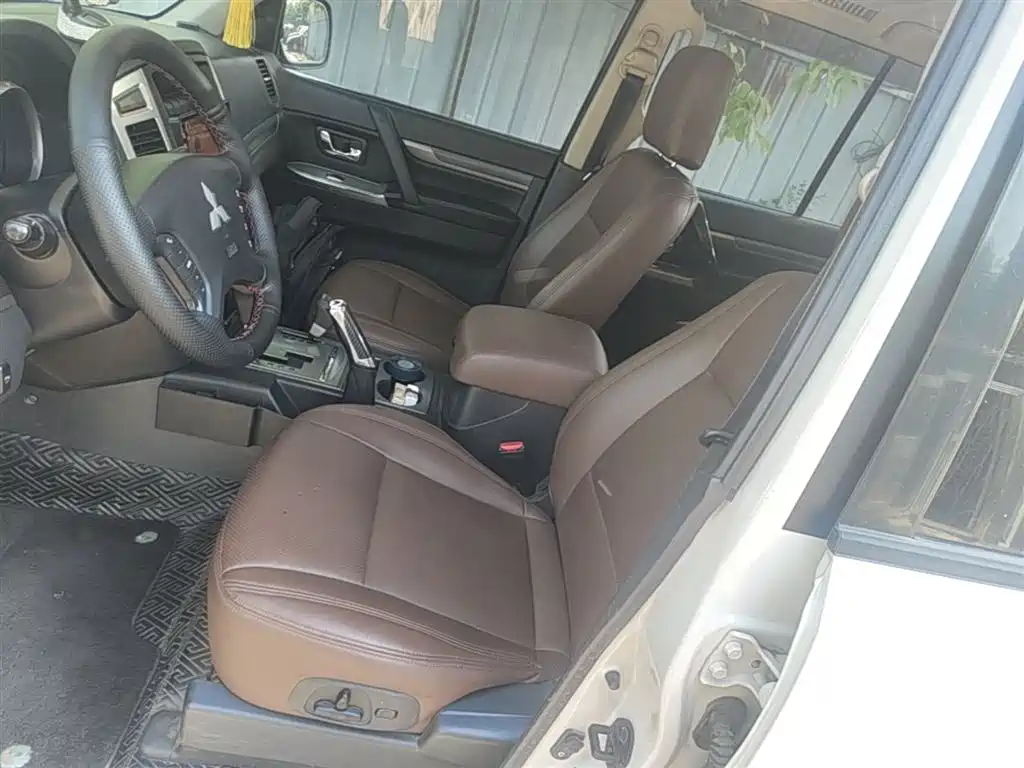 Mitsubishi Pajero (Import) 2016 3.0L Automatic Standard (China V) фото 15