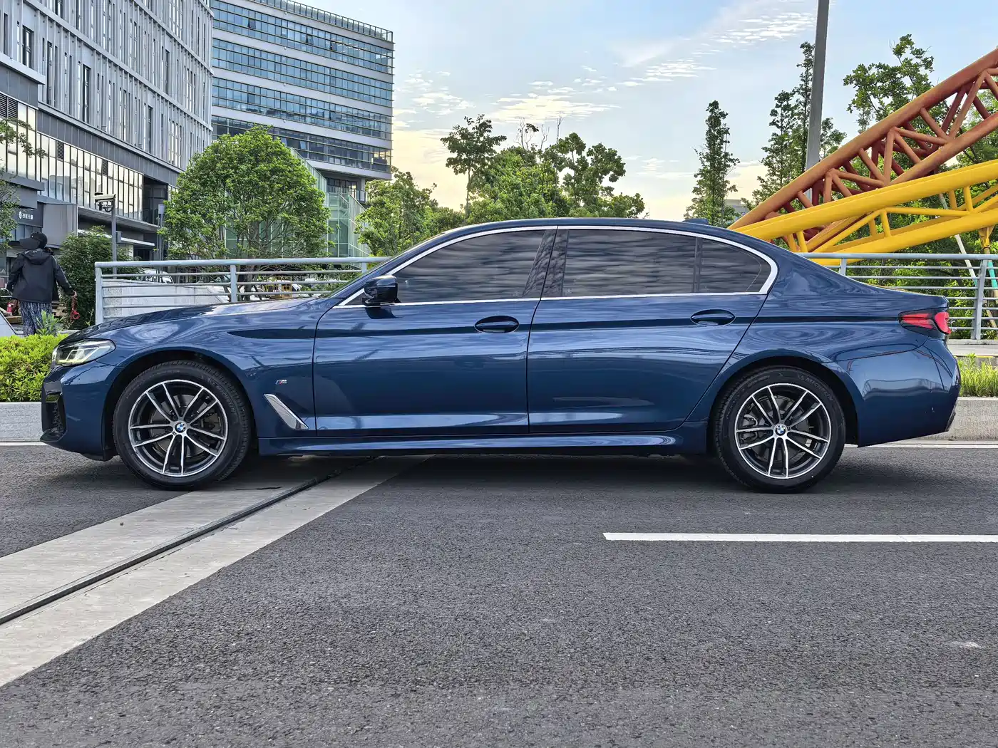 BMW 5 Series 2021 525Li M Sport Package фото 10