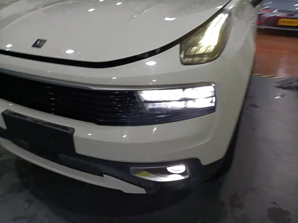 Lynk & Co 01 2017 2.0T 2WD Pro Version фото 3
