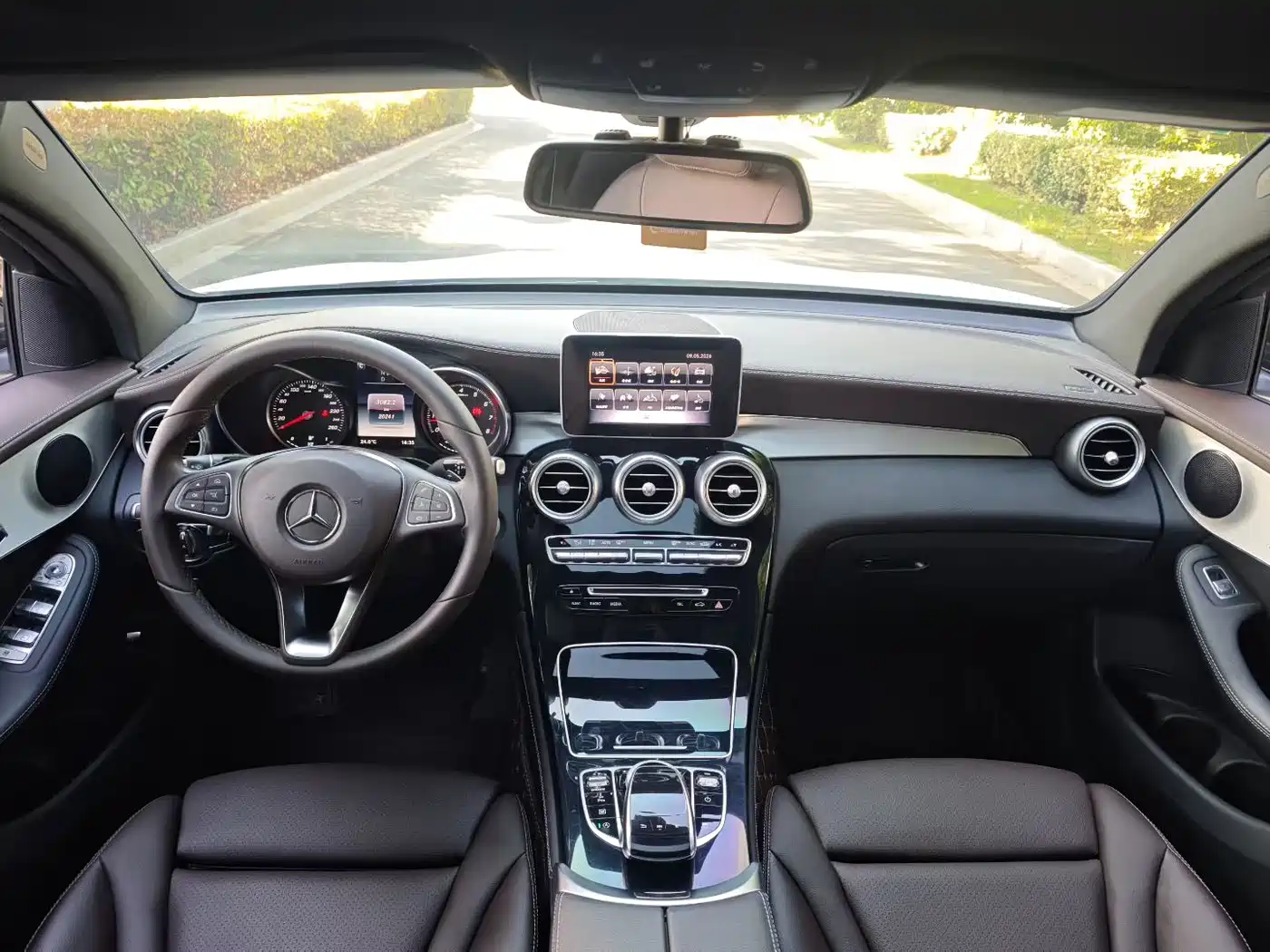 Mercedes-Benz GLC Coupe 2017 GLC 200 4MATIC Coupe SUV фото 6
