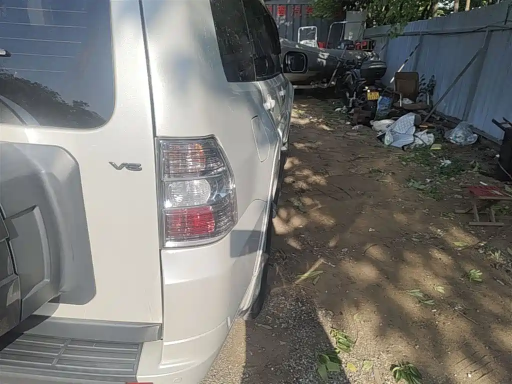 Mitsubishi Pajero (Import) 2016 3.0L Automatic Standard (China V) фото 8