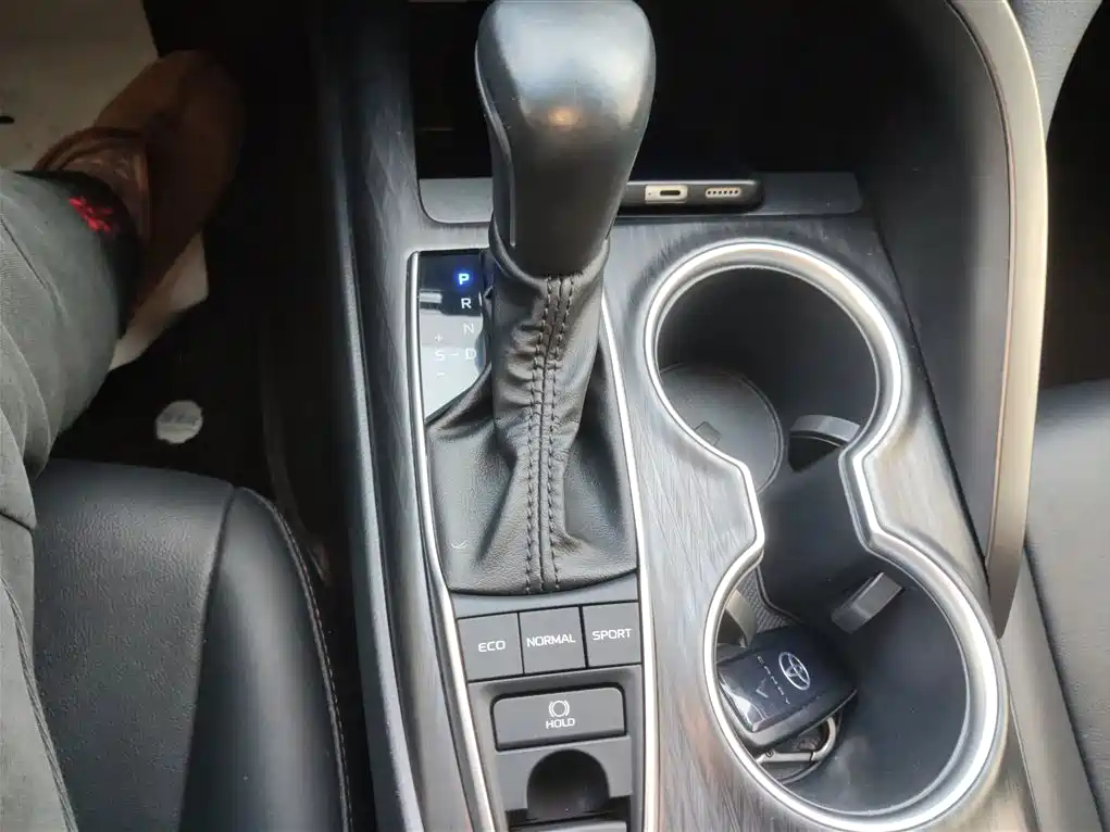 Toyota Camry 2021 2.5G Luxury Edition фото 14