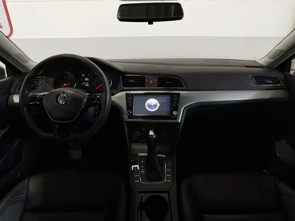 Volkswagen Lamando 2015 230TSI DSG Style фото 5