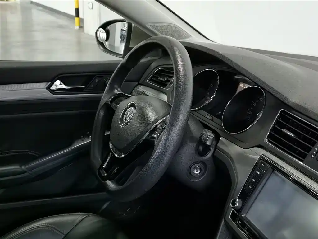 Volkswagen Lamando 2015 230TSI DSG Style фото 22