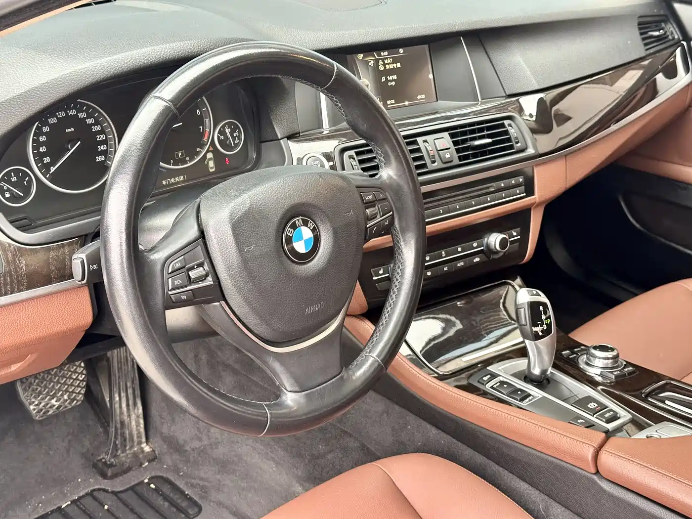 BMW 5 Series 2017 525Li Leading Edition фото 4