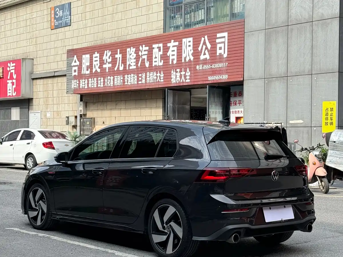 VOLKSWAGEN GOLF GTI