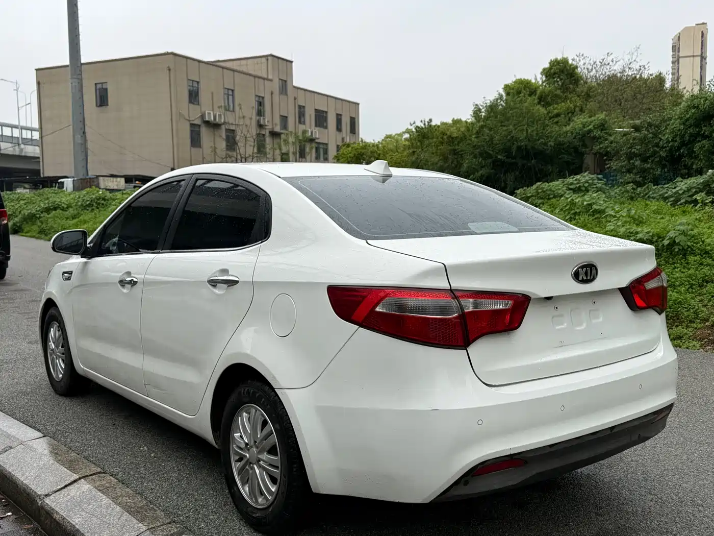 Kia K2 2012 Sedan 1.4L AT GLS Commemorative Edition фото 9