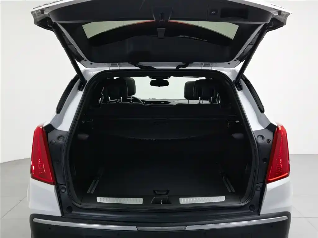 Cadillac XT5 2017 Anniversary Edition 28T 4WD Leading фото 16