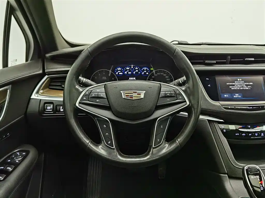 Cadillac XT5 2017 Anniversary Edition 28T 4WD Leading фото 11