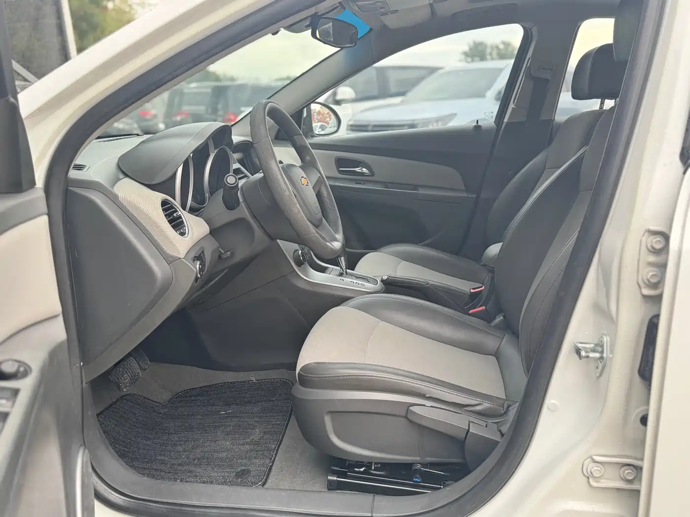 Chevrolet Cruze 2011 1.6L SE AT фото 3