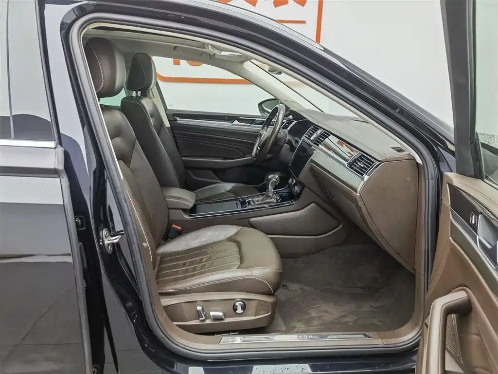 Volkswagen Phideon 2021 380TSI Luxury Edition фото 23