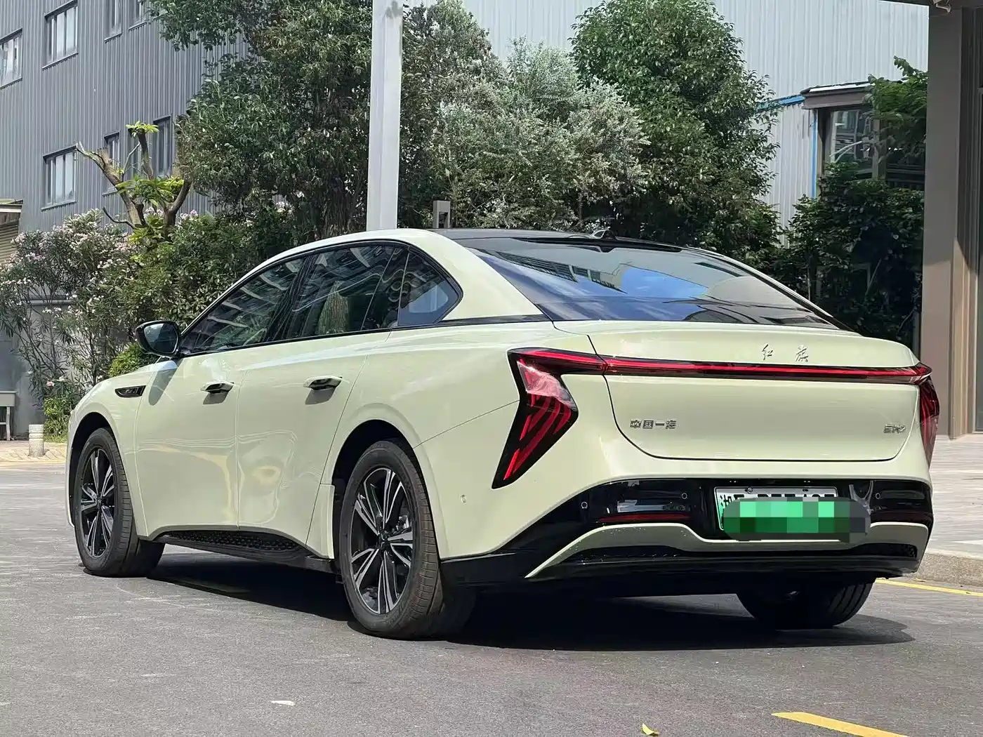 Hongqi EH7 2025 600 Smart Selection Edition фото 11